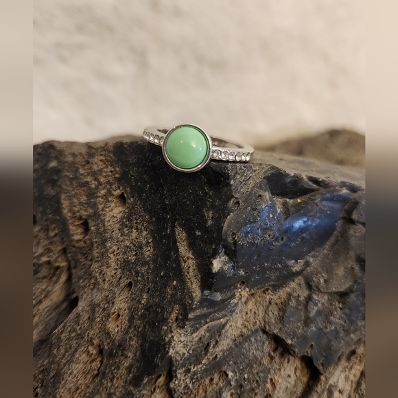 NWOT Lia Sophia Candy Dots Mint and Rhinestone Ring - Sz 8 - Picture 2 of 4